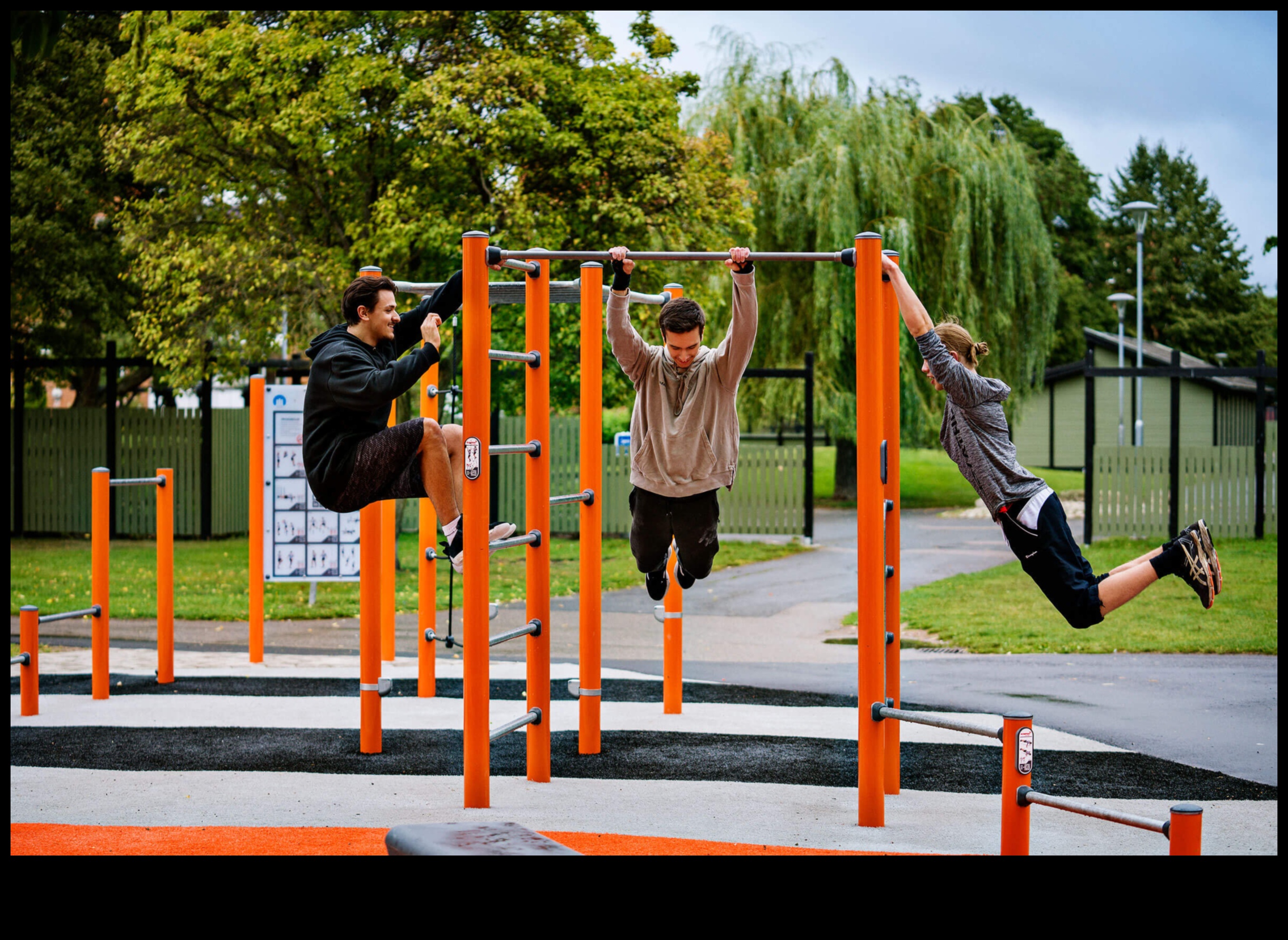 Sala de fitness din junglă de beton: exerciții urbane în aer liber pentru vieți ocupate