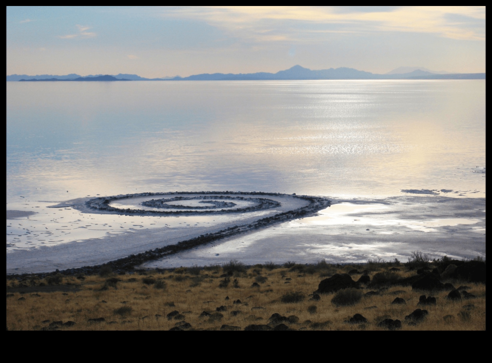 Land Art Legacies: Arta modernă în lumea naturală