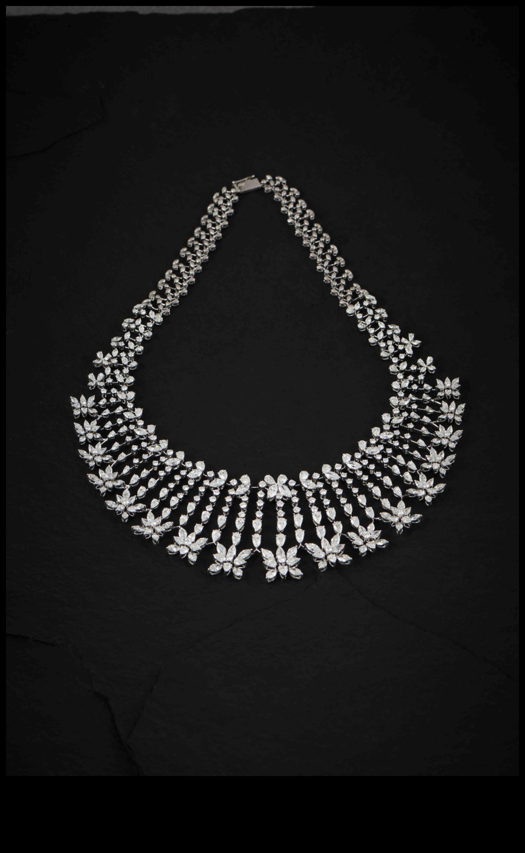 Diamond Dreams: Sparkle and Shine with noștri Diamond Chokers orbitor